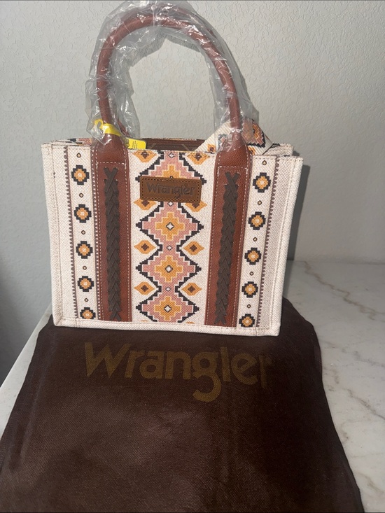 Wrangler Handbags - Wrangler Western Tote w/Dust Bag & Crossbody Guitar Strap-NWT!! 🌵